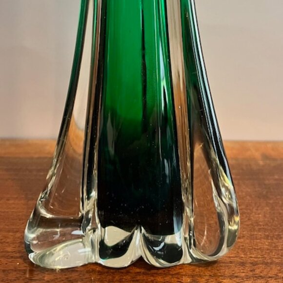 Art Glass Green and Clear 3 Finger Swung Stretch 14" Vase - Picture 7 of 11